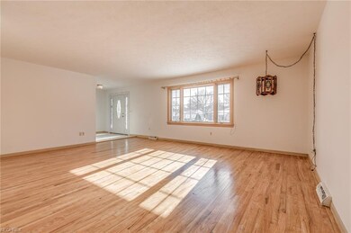 30335 Overlook Dr, Wickliffe, OH 44092 - photo 2