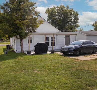 521 N Adams St, Henderson, KY 42420 - photo 6