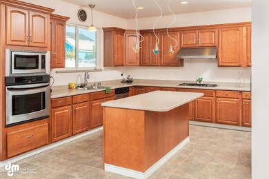 12271 Silver Spruce Cir-large-005-Kitche