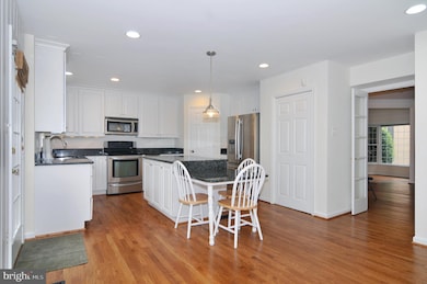 10831 Brewer House Rd, Rockville, MD 20852 - photo 7