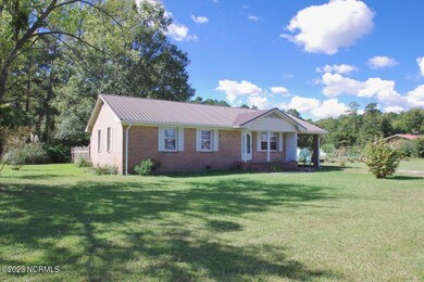 79 Eighth St., Maysville NC