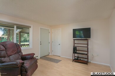0108-Living (1 of 3)