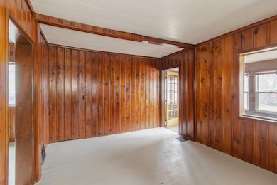 325 W Stearns St, Freeport, IL 61032 - photo 5