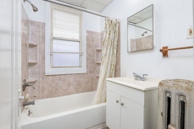 6-web-or-mls-MiddlesexStreetUnit2_6225 -
