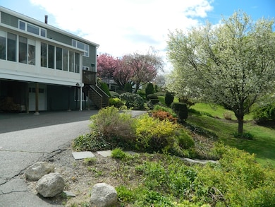 138 Lafayette St unit 1, Marblehead, MA 01945 - photo 2