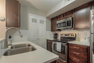 435 W 9th #103 St unit 103, Kansas City, MO 64105 - photo 6