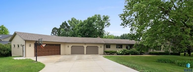 2908 N Oak Rd, Brandon, SD 57005 - photo 2