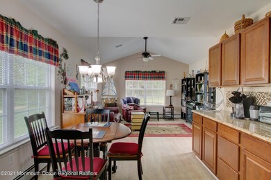 Eat-In-Kitchen