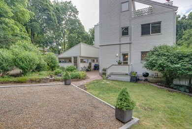 19 Johnson St unit 1, Newburyport, MA 01950 - photo 2