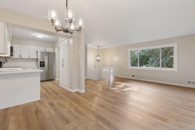 1725 W 140th St, Burnsville, MN 55337 - photo 4