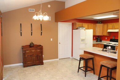 KITCHEN (EAT IN AREA)