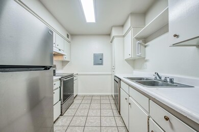 541 W Ashlan Ave, Clovis, CA 93612 - photo 6