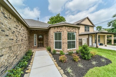 6715 D s Bailey Ln, Houston, TX 77091 - photo 3