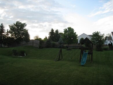 1602 Grove Hill Dr, Columbus, OH 43240 - photo 4