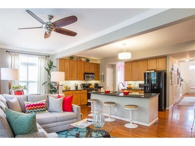 Kitchen and family room with hardwood flooring, sp