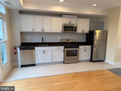 532 8th St SE unit 3, Washington, DC 20003 - photo 3