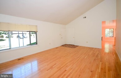 5922 Veranda Dr, Springfield, VA 22152 - photo 3