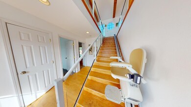 2150-Skyline-Dr-Stairs-Chair (STAR)