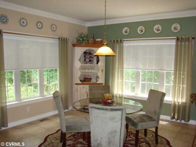 Breakfast Nook - Sunny Breakfast Nook with Wooded 