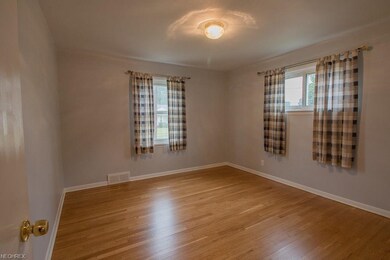 2243 Larchmont Dr, Wickliffe, OH 44092 - photo 6