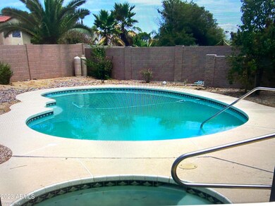 Pool-huge lot