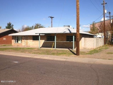 023-261683 front right