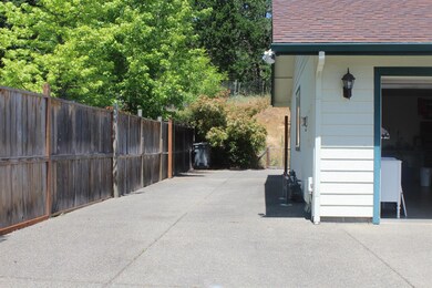 1190 NW F St, Grants Pass, OR 97526 - photo 3