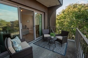 1006 Paradise Rd unit PHO, Swampscott, MA 01907 - photo 4