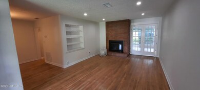 2269 Villanova Cir, Jacksonville, FL 32218 - photo 4