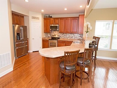 LARGE GOURMET KITCHEN FEATURES 9' CEILINGS, RECESS