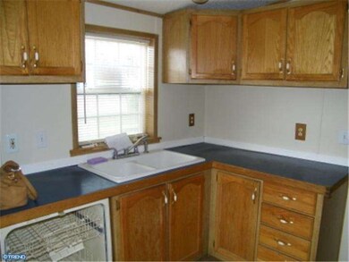 200 Oriole St, Paulsboro, NJ 08066 - photo 3