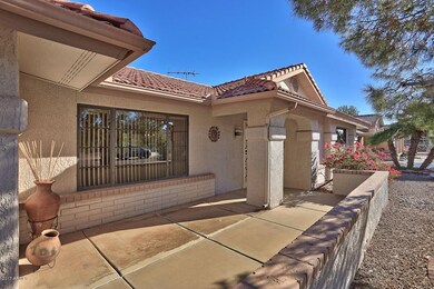 Knee wall on courtyard