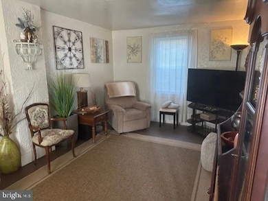 27 Henrietta St, Lewistown, PA 17044 - photo 4