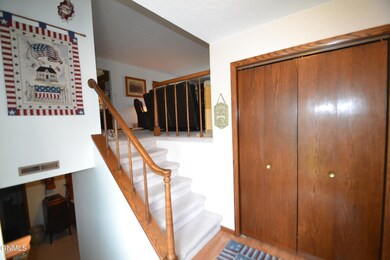 Foyer w/ Closet