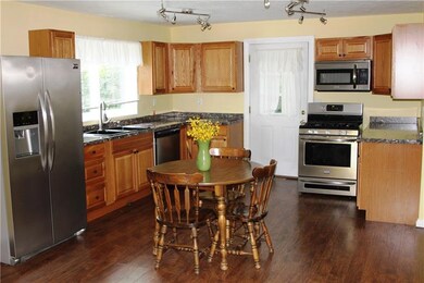Gorgeous new eat in kitchen!