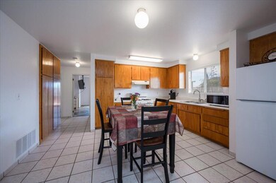 09-Dining Room_Kitchen