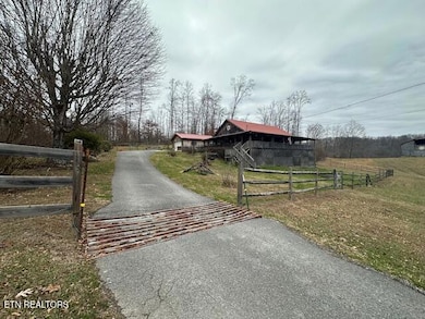 811 Pioneer Rd, Ewing, VA 24248 - photo 2