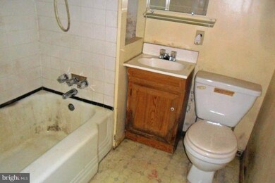 318 S Chapel St, Baltimore, MD 21231 - photo 4