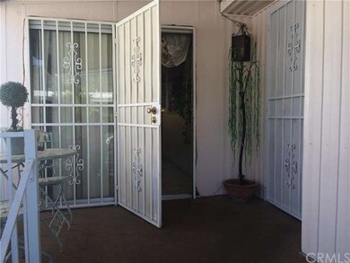 Porch deck and the entry to this great Mobile home