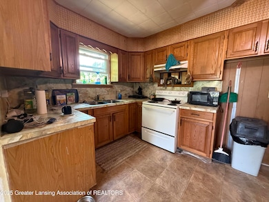 4317 S Cedar St, Lansing, MI 48910 - photo 7