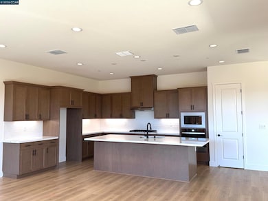 17585 Bushwick Ln, Lathrop, CA 95330 - photo 6