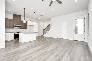 312 Charlock St, Houston, TX 77022 - photo 2