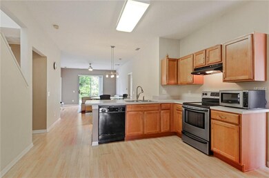breakfast bar, family room kitchen combo