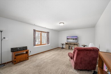 904 Elm St, Auburn, IN 46706 - photo 4