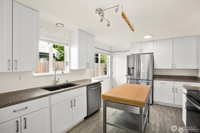 8826 10th Ave SW, Seattle, WA 98106 - photo 4