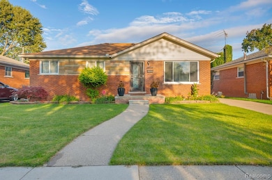 24880 Warrington Ave, Eastpointe, MI 48021 - photo 2