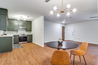 302 W Hale Ave, Decatur, TX 76234 - photo 4