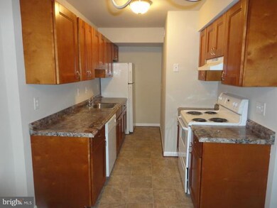 11464 Laurelwalk Dr, Laurel, MD 20708 - photo 3