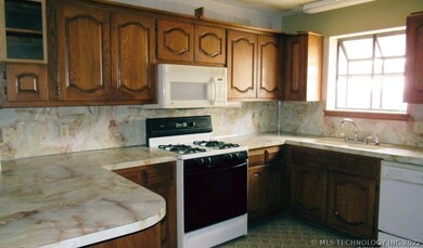 1220 S 34th St, Broken Arrow, OK 74014 - photo 2