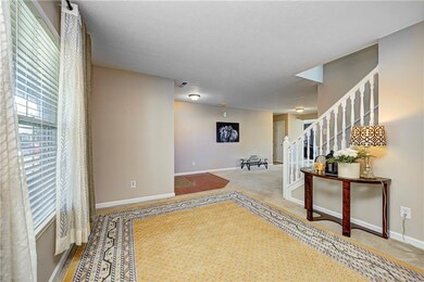 2423 Monarchy Ln, Greenwood, IN 46143 - photo 5